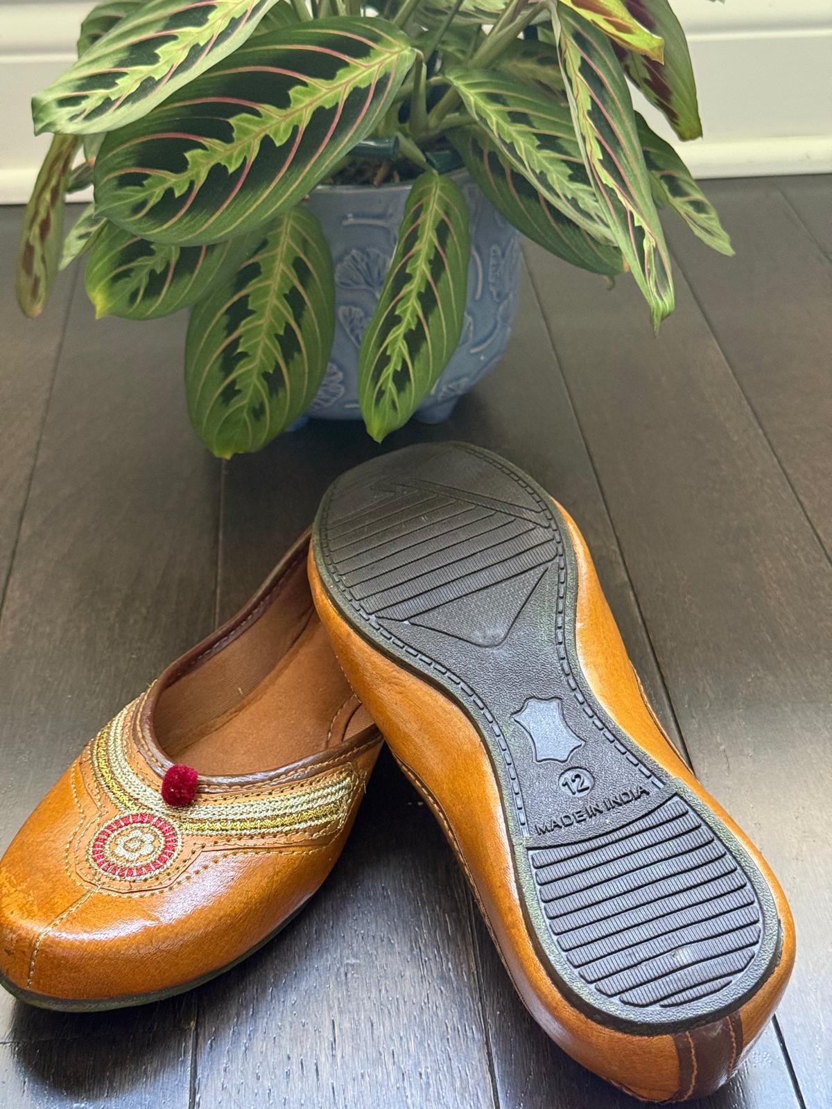 earthy-tan punjabi jutti for women