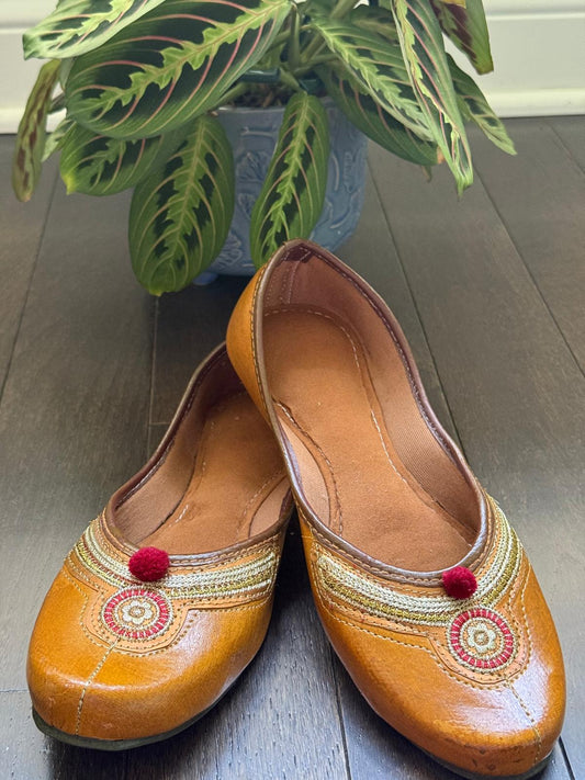 Earthy-Tan Punjabi Jutti for Women