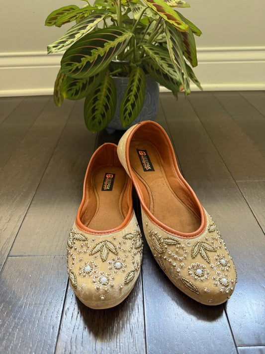 Beige Hand-Embroidered punjabi Jutti for women