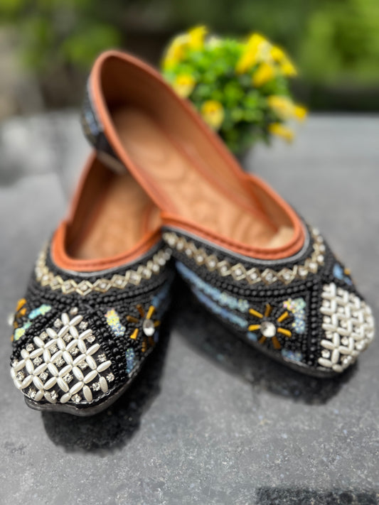 designer Punjabi juttis online