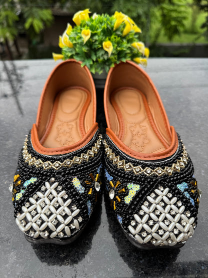 designer Punjabi juttis online