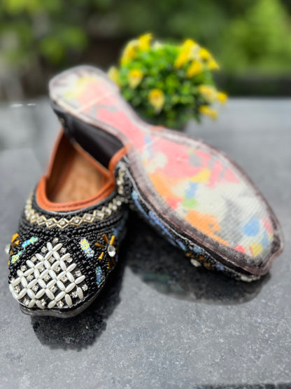 designer Punjabi juttis online