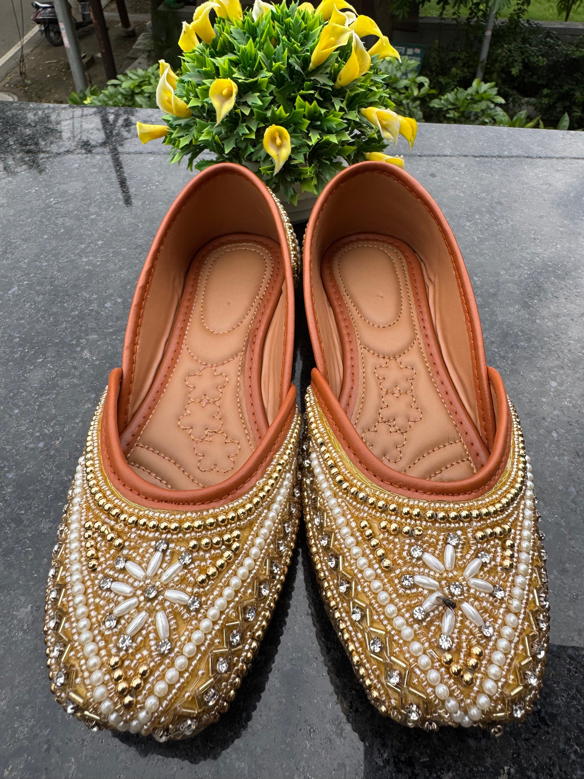 buy ethnic jutti for women