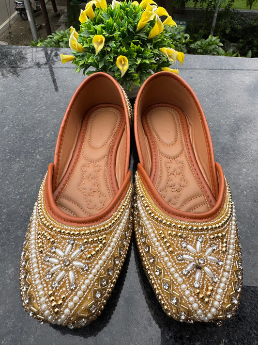 buy ethnic jutti for women