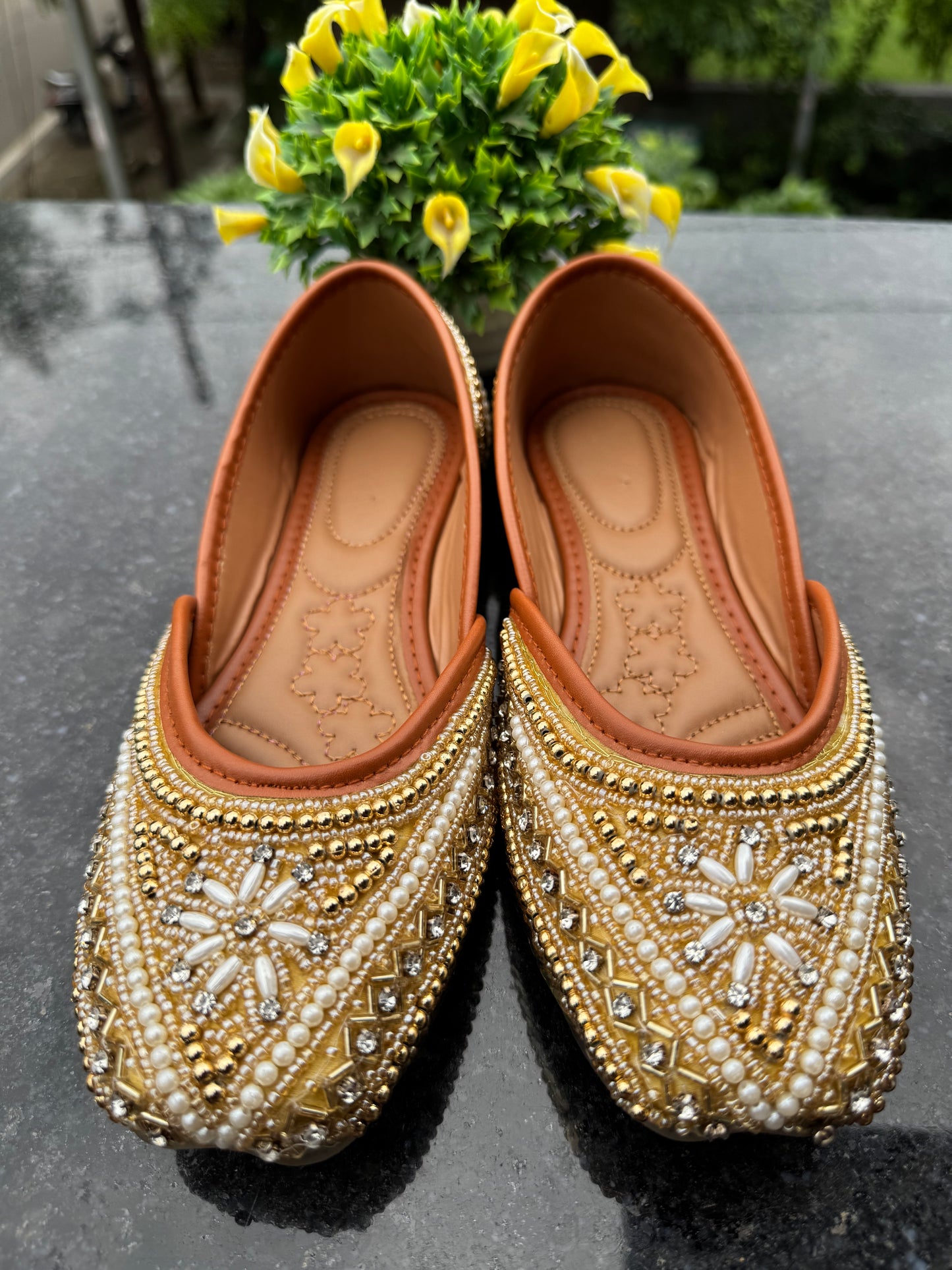 buy ethnic jutti for women