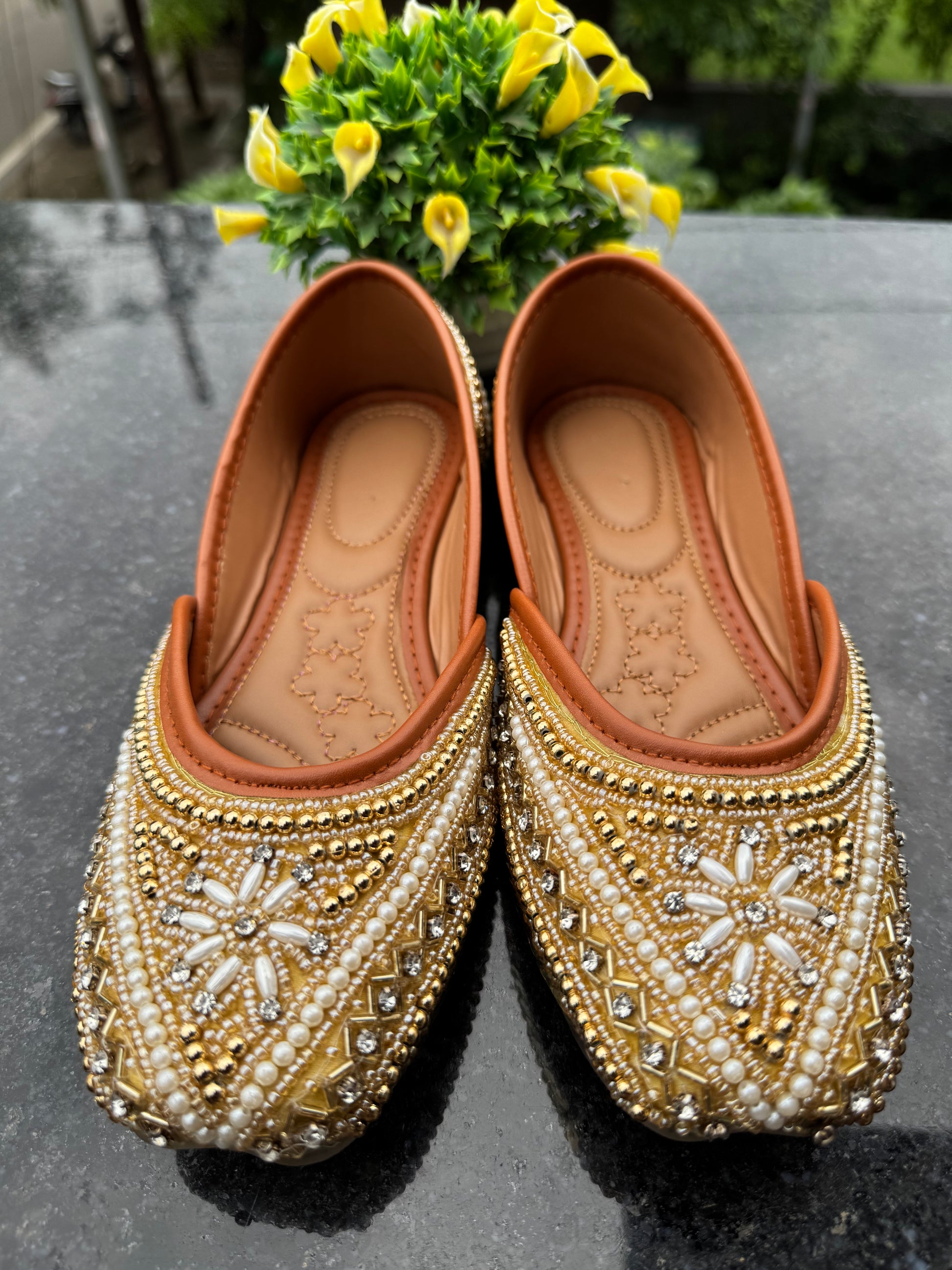 buy ethnic jutti for women