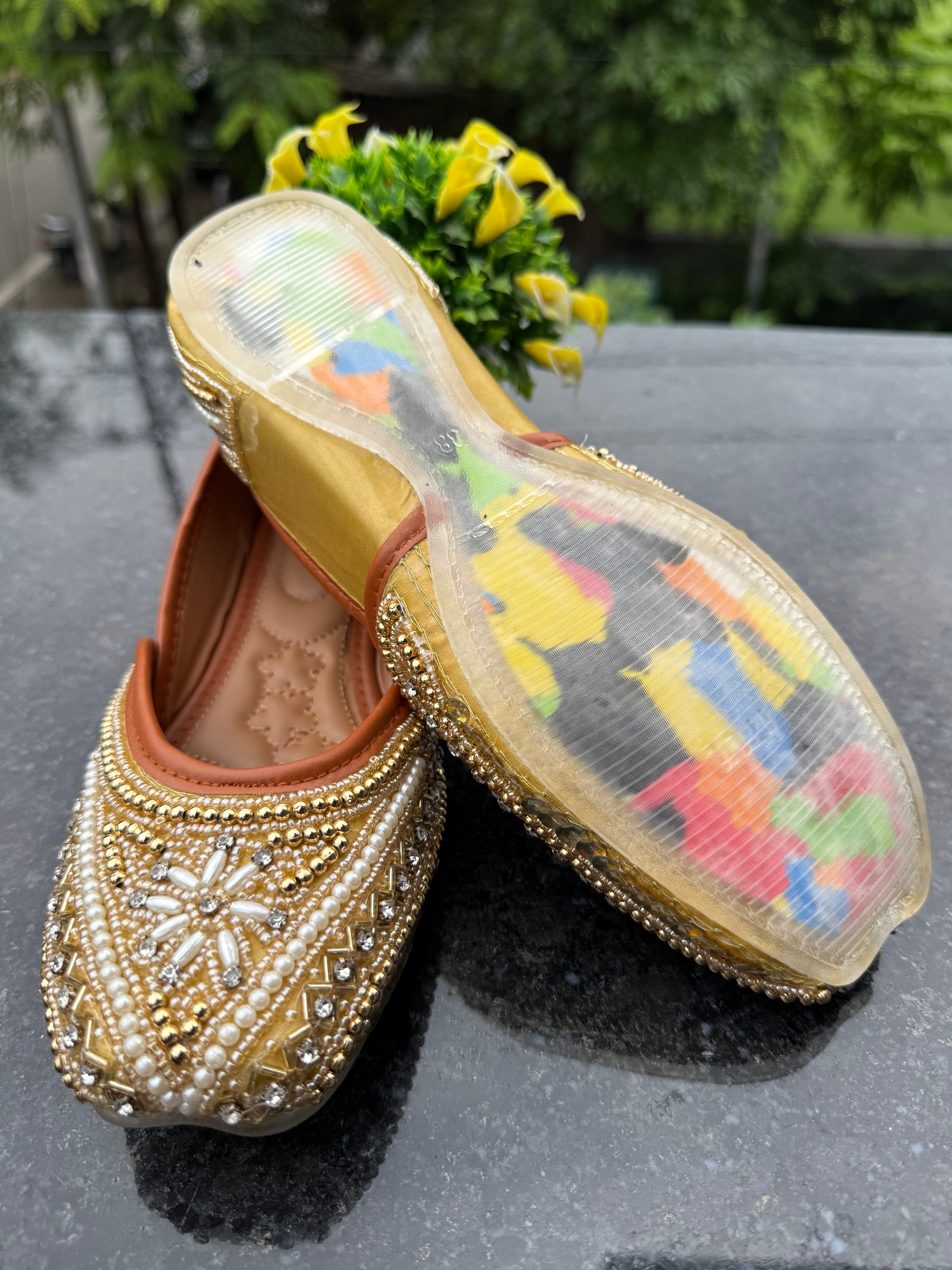 buy ethnic jutti for women
