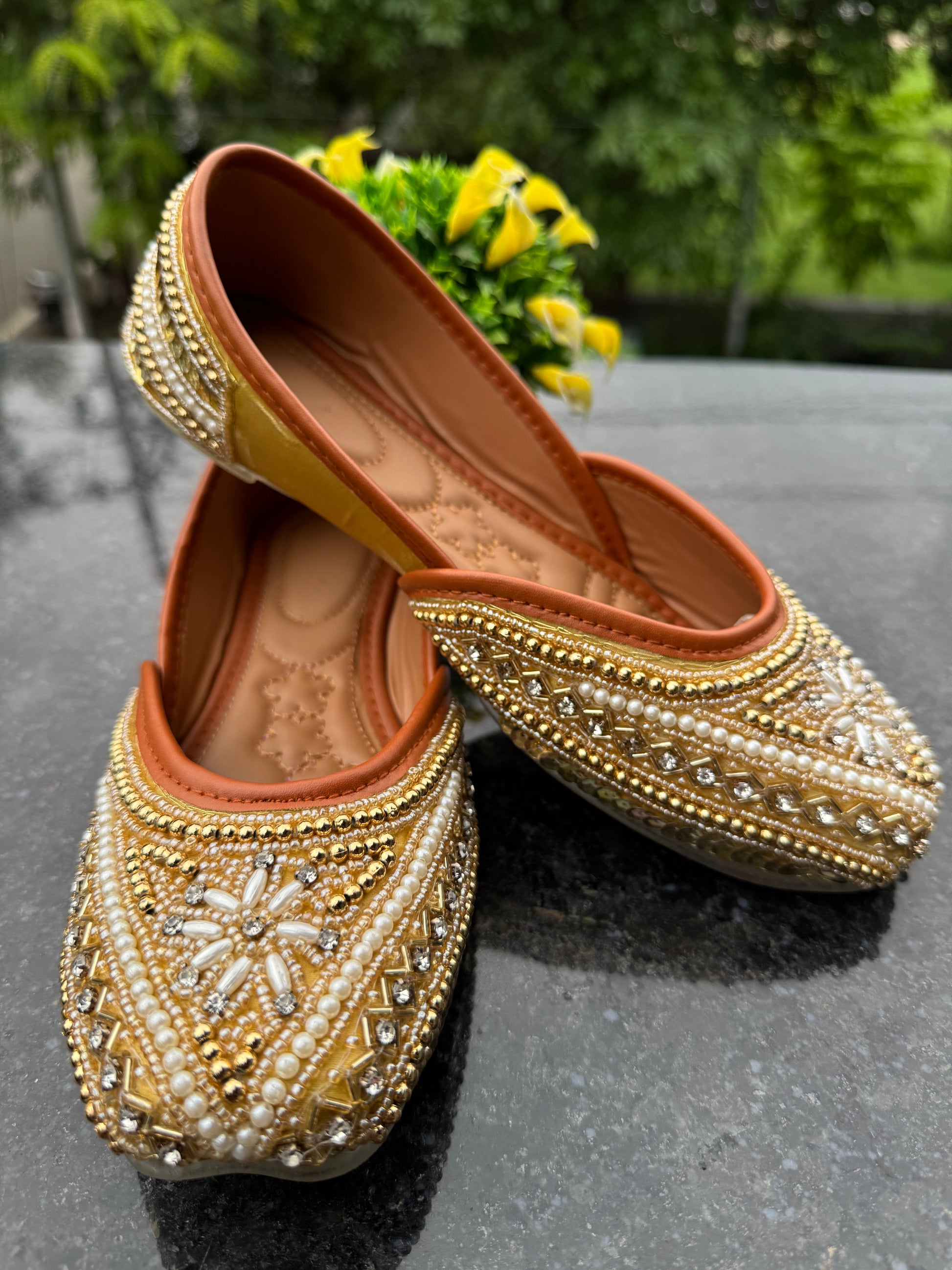 buy ethnic jutti for women