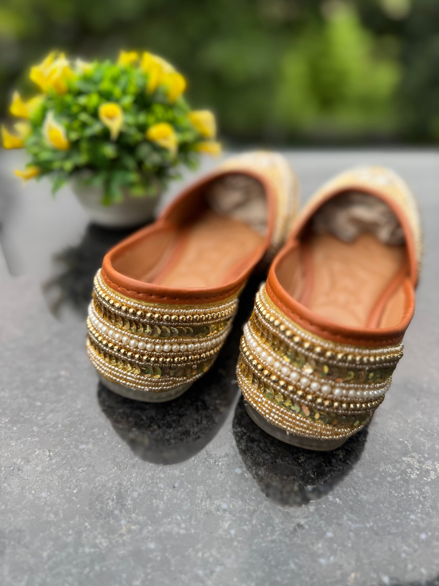 jutis for women