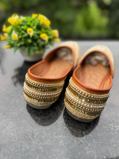 jutis for women